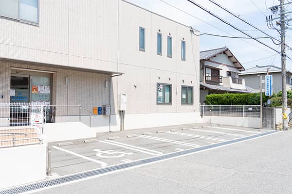 あらき整形外科駐車場②南側駐車場（6台駐車可能）