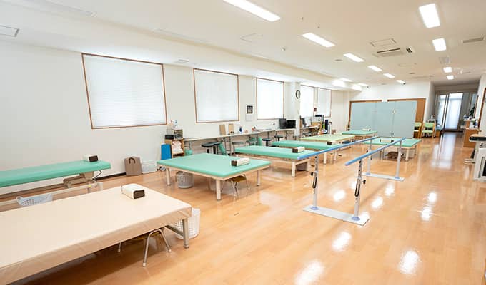 当院2Fには外来予約制リハビリ施設を併設